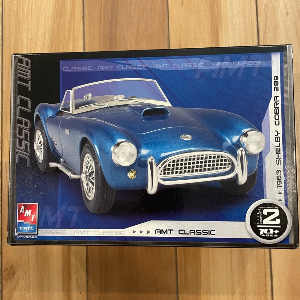 AMT Classic 1963 Shelby Cobra 289 Model Kit, 1:25 scale, copyright 2006, NIB